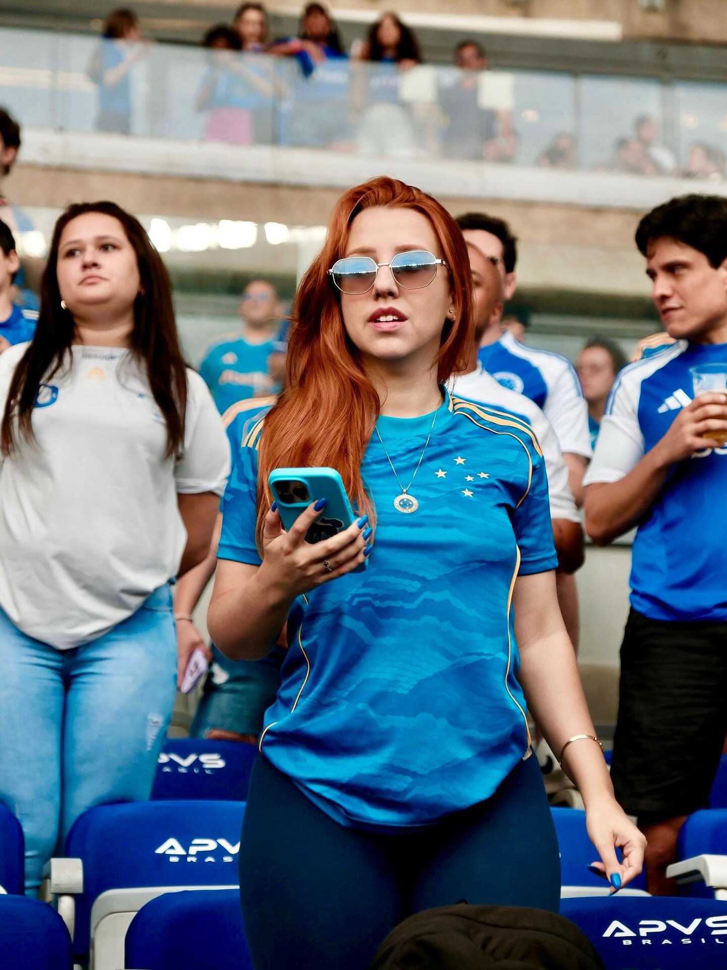 Bruninda em frente ao Mineirão